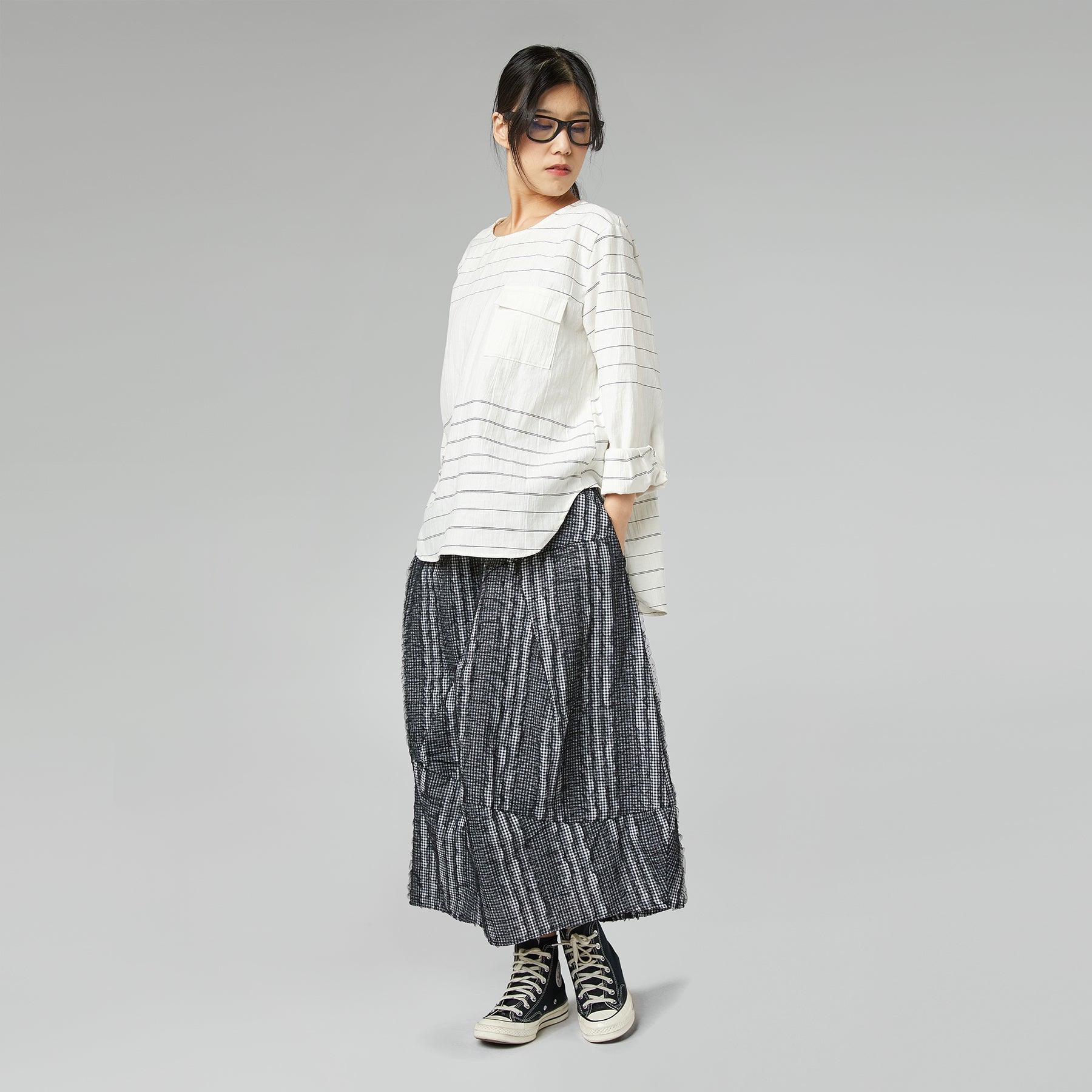 SKIRT WITH SEWN LACE FABRIC