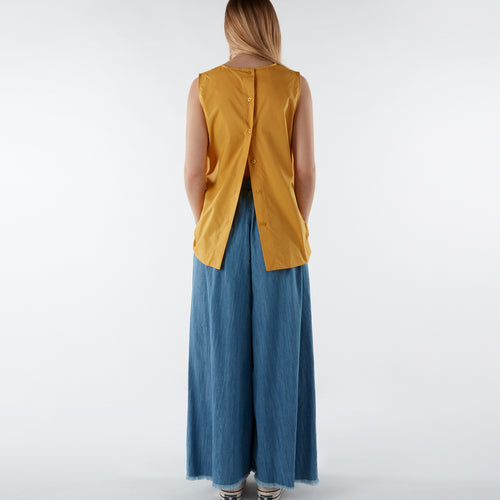 BLUSA CON CHIUSURA POSTERIORE