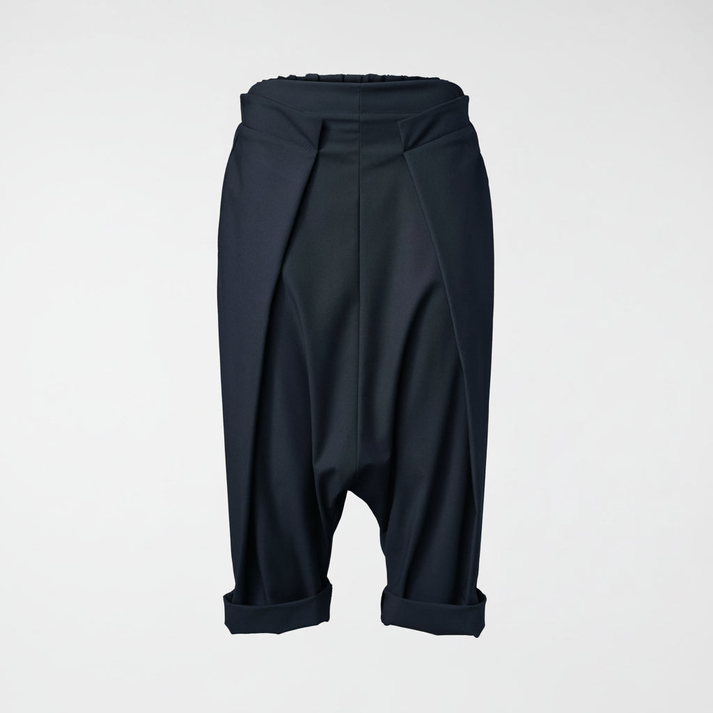 KURZE HOSE MIT FALTEN BLAUEN 
