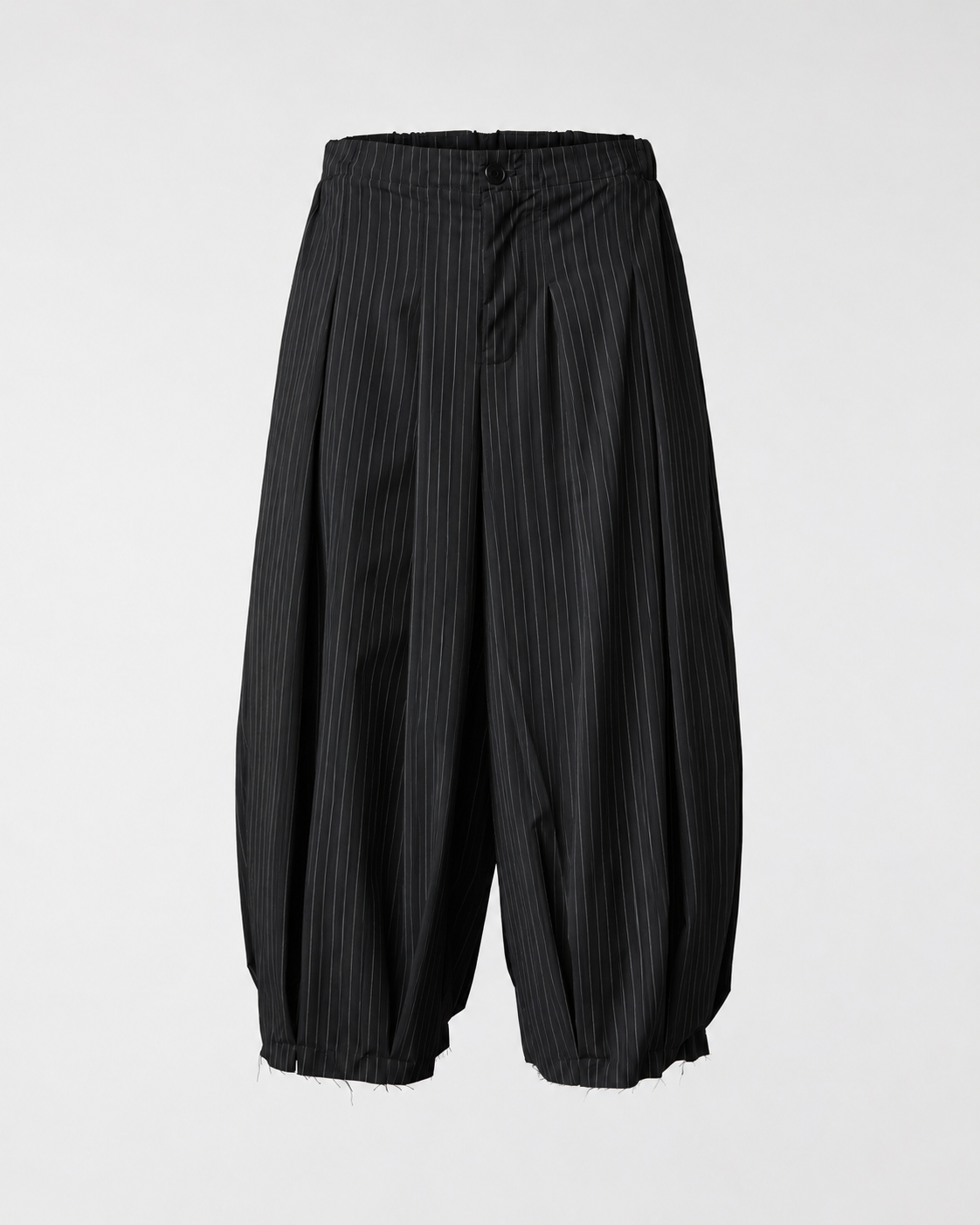 BALLONHOSE AUS NADELSTREIFENSTOFF
