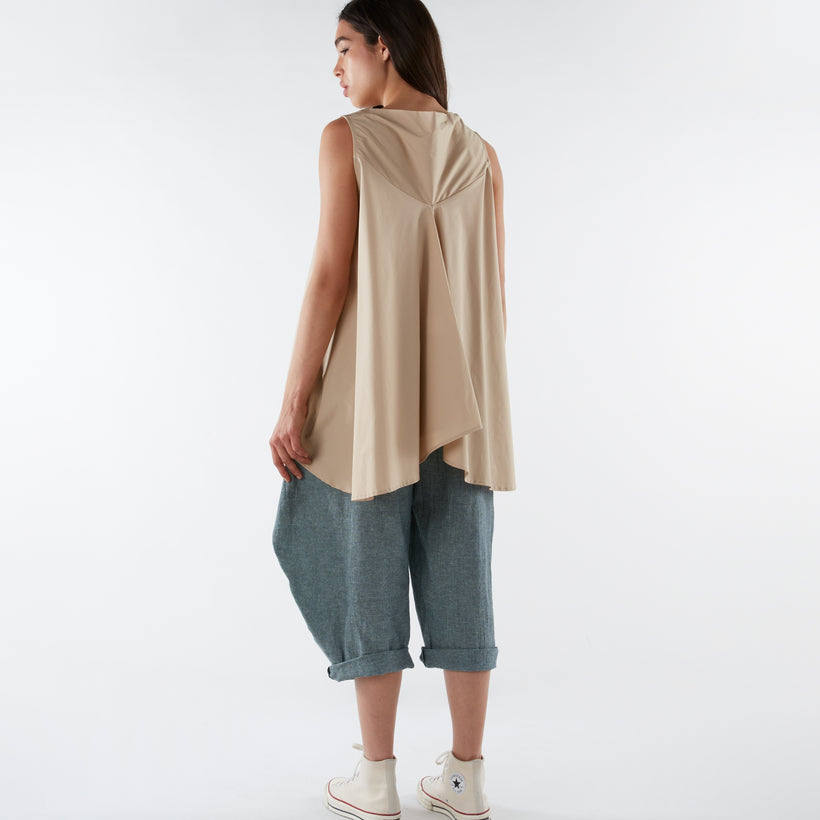 SLEEVELESS BLOUSE WITH BOAT NECKLINE