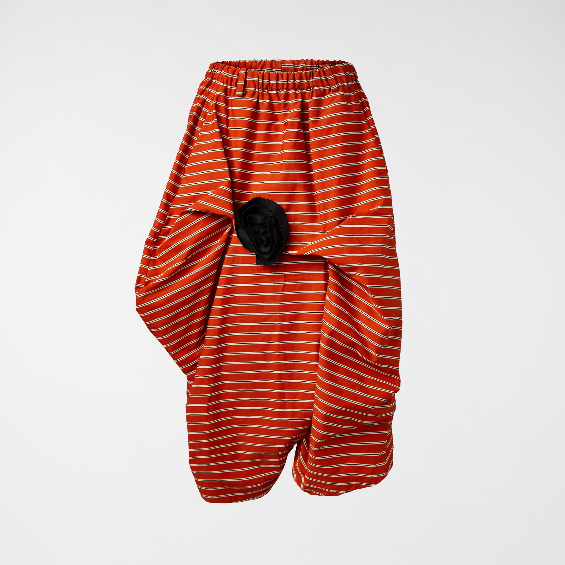 PANTALONI CON ROSA APPLICATA