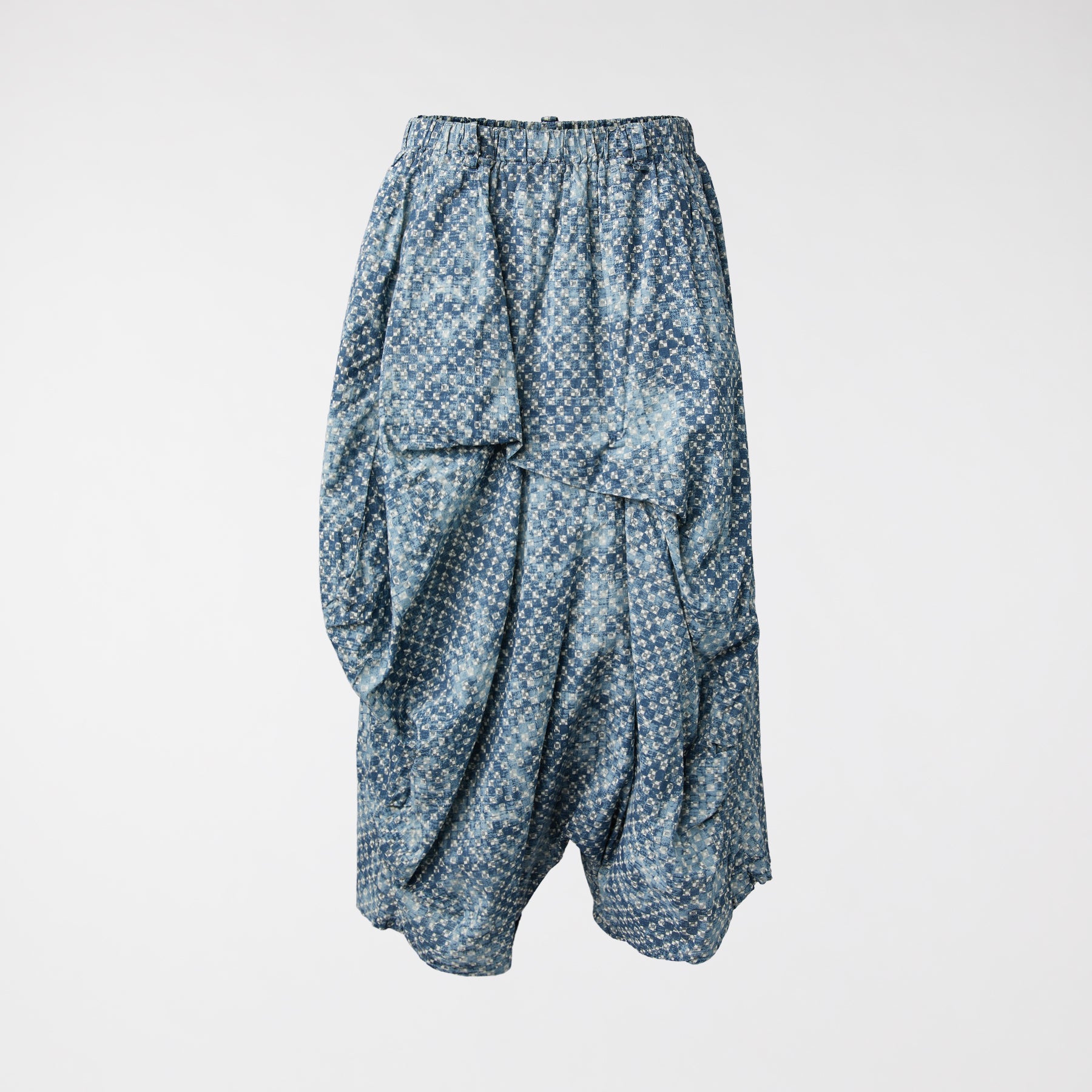 HOSE MIT KLEINGEDRUCKTEM