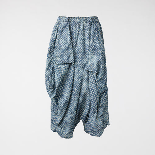 HOSE MIT KLEINGEDRUCKTEM