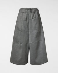 PANTALONI CON TAGLI ASIMMETRICI