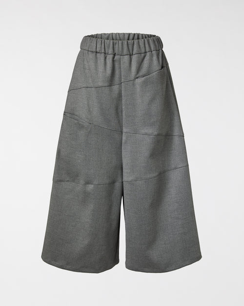 PANTALONI CON TAGLI ASIMMETRICI
