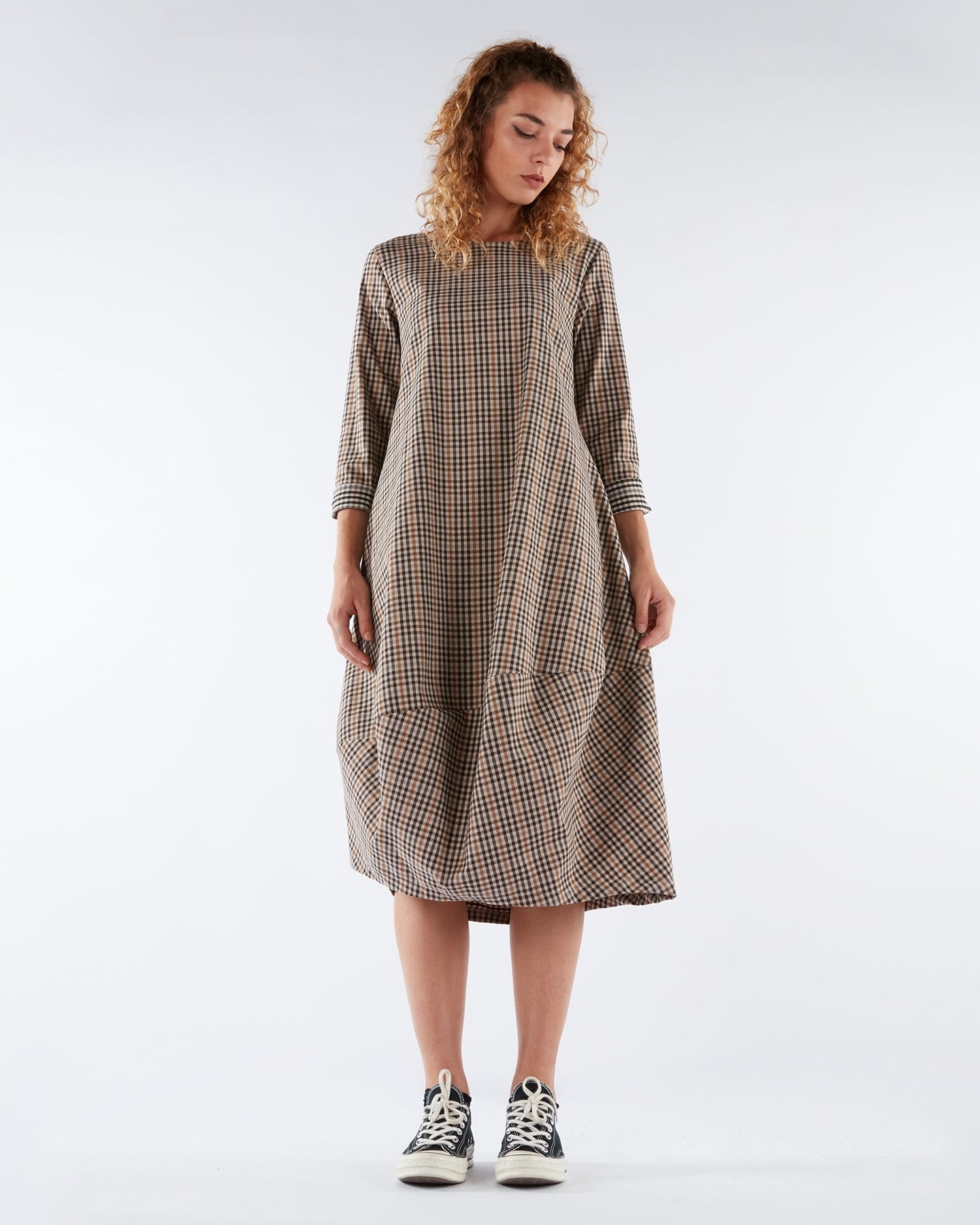 LANGES KLEID IN HERBSTFARBEN