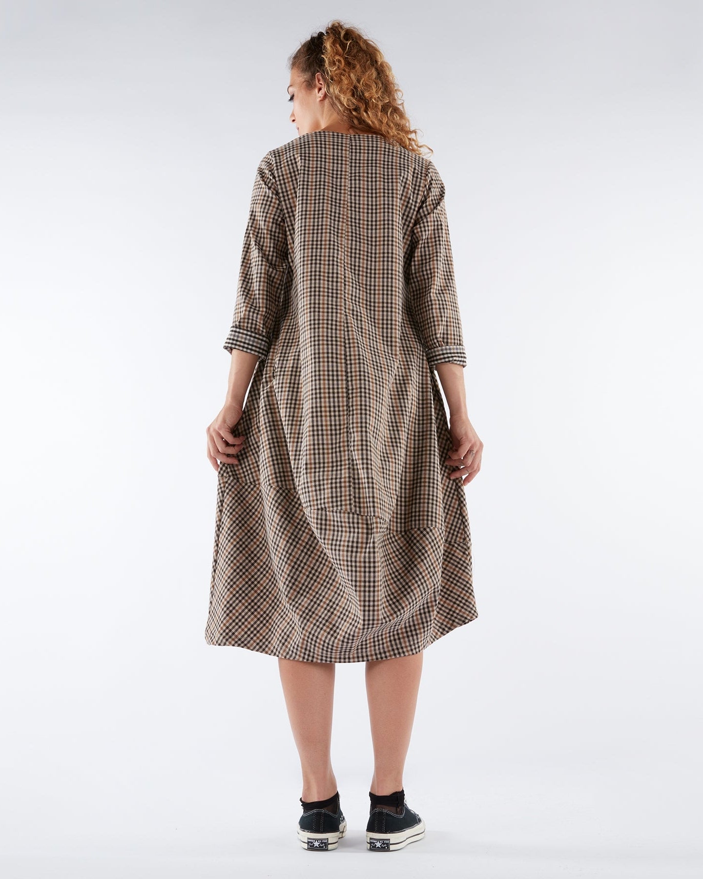VESTIDO DE CUADROS EN TONOS OTOÑALES