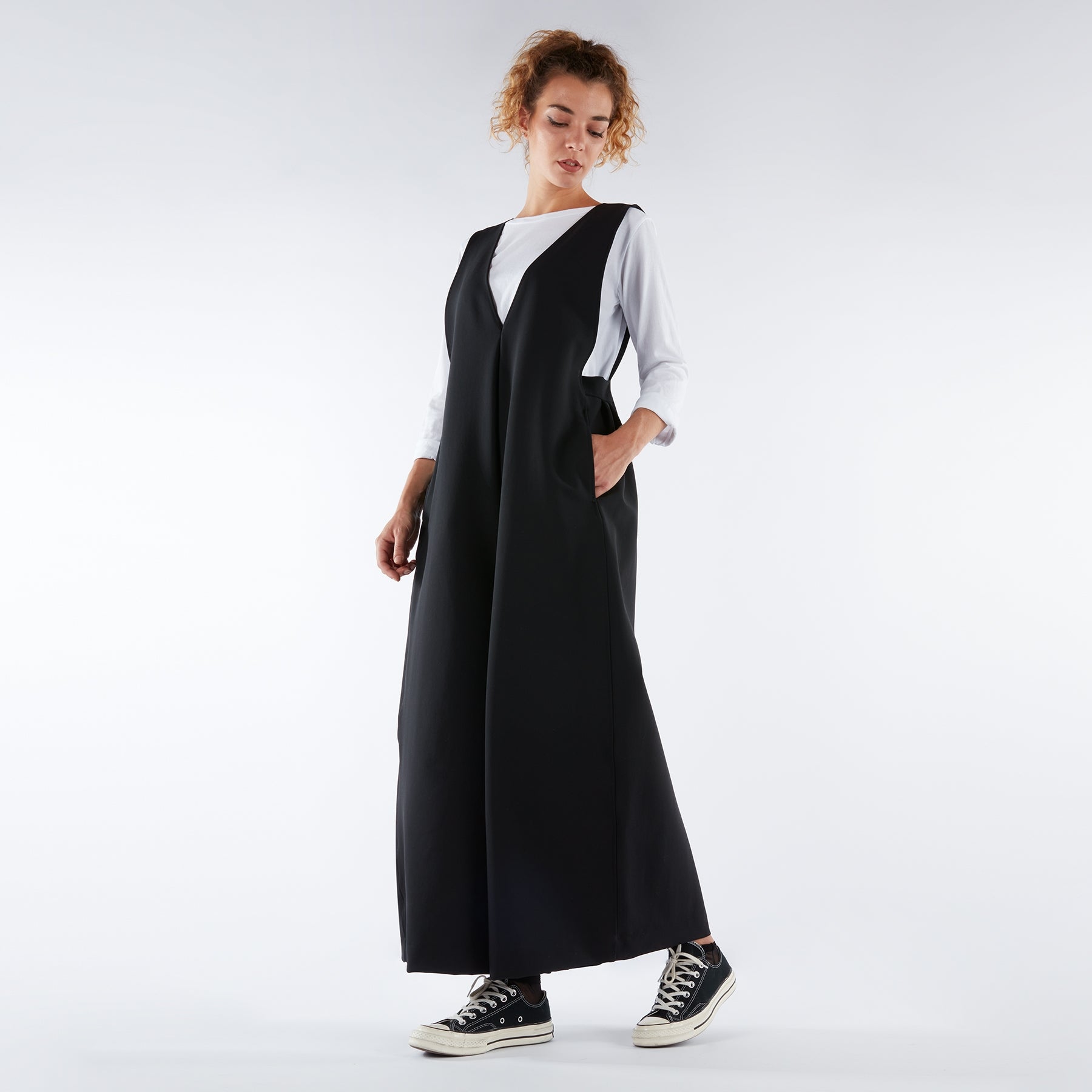 TRAJE DE PALACIO CON ESCOTE EN V