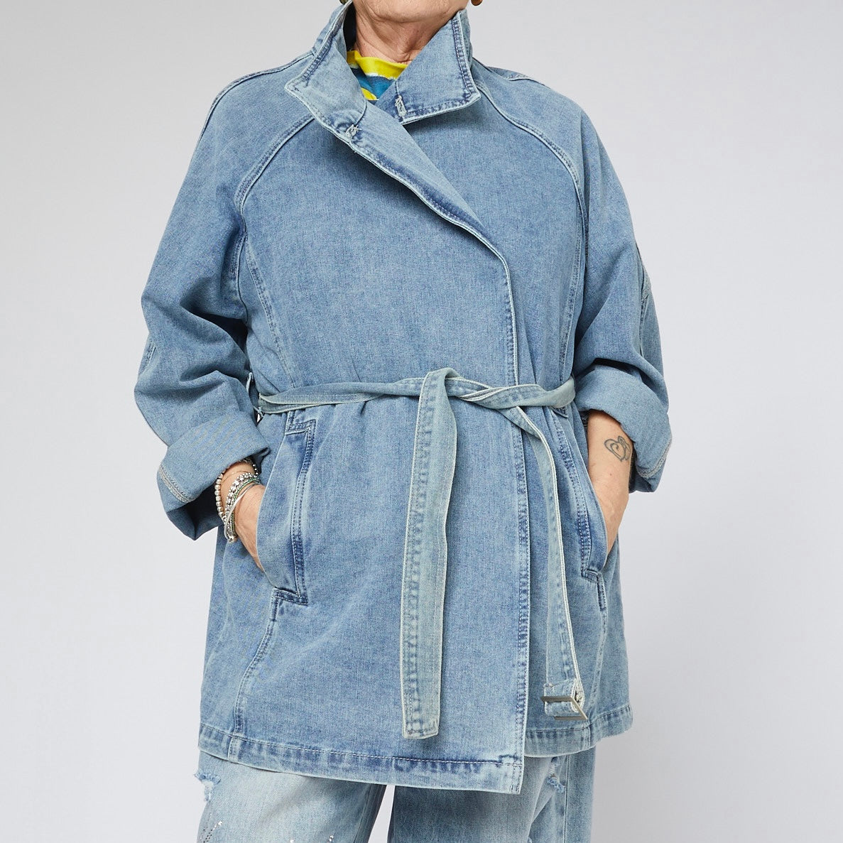 DENIM JACKET WITH BELT