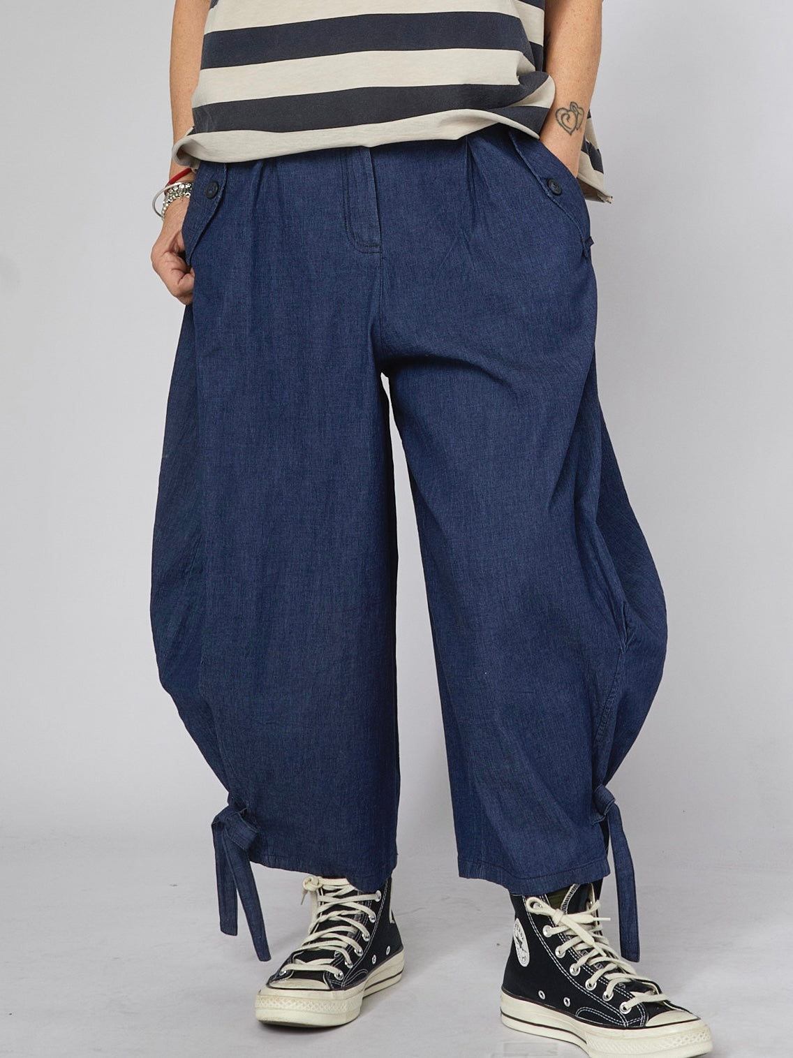 DENIM TROUSERS WITH RIBBON