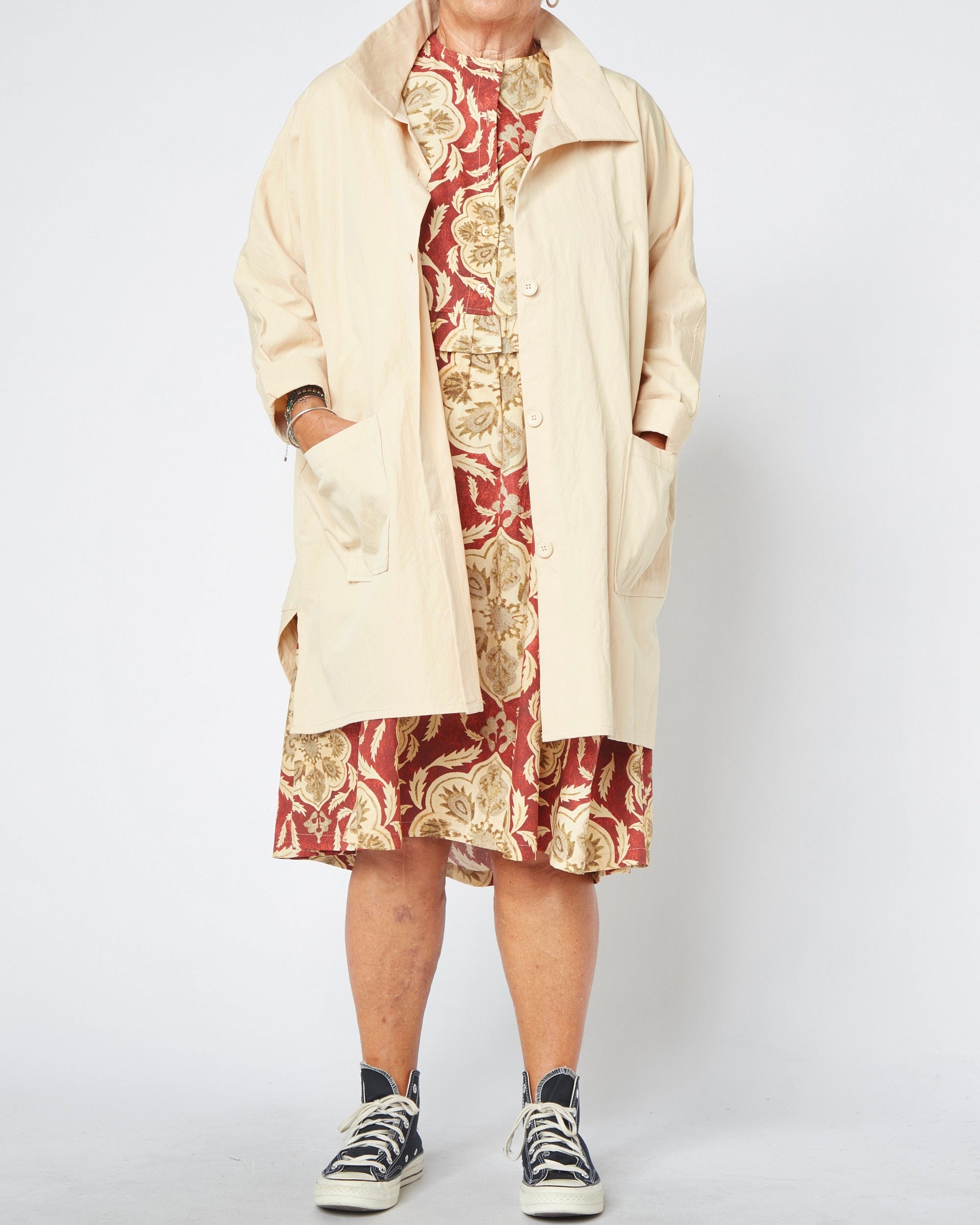 VESTE NOIRE AVEC POCHES INTÉGRÉES
