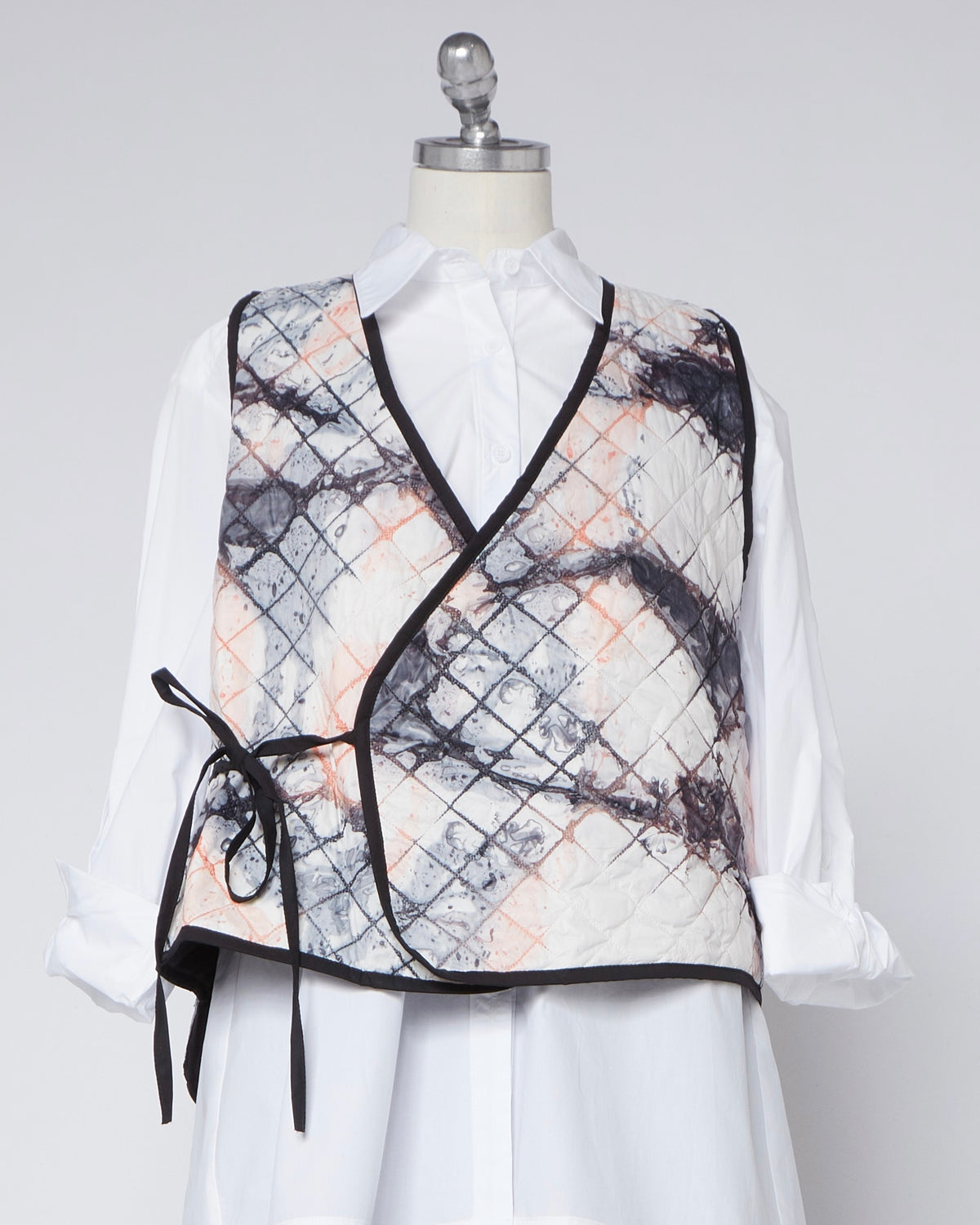 MURBLE EFFECT VEST