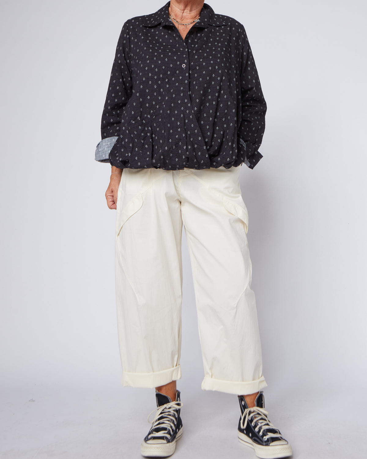 BLUSA CON APERTURA SUL RETRO