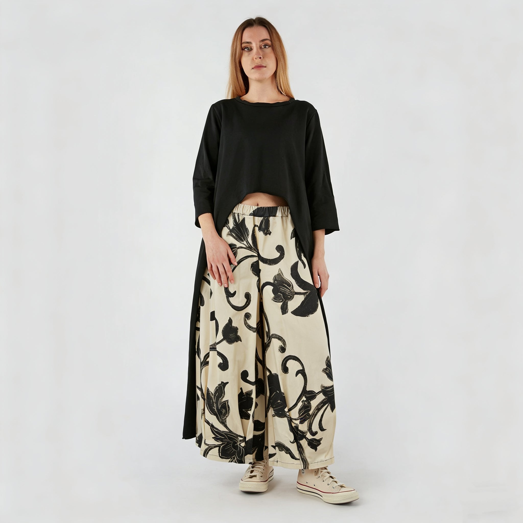 TROUSERS WITH STYLIZED PRINT