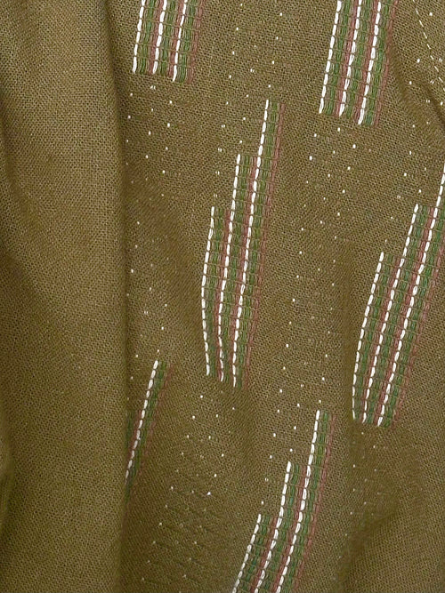 GEFORMTES DRAPEKLEID