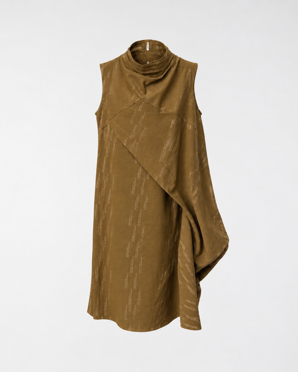GEFORMTES DRAPEKLEID