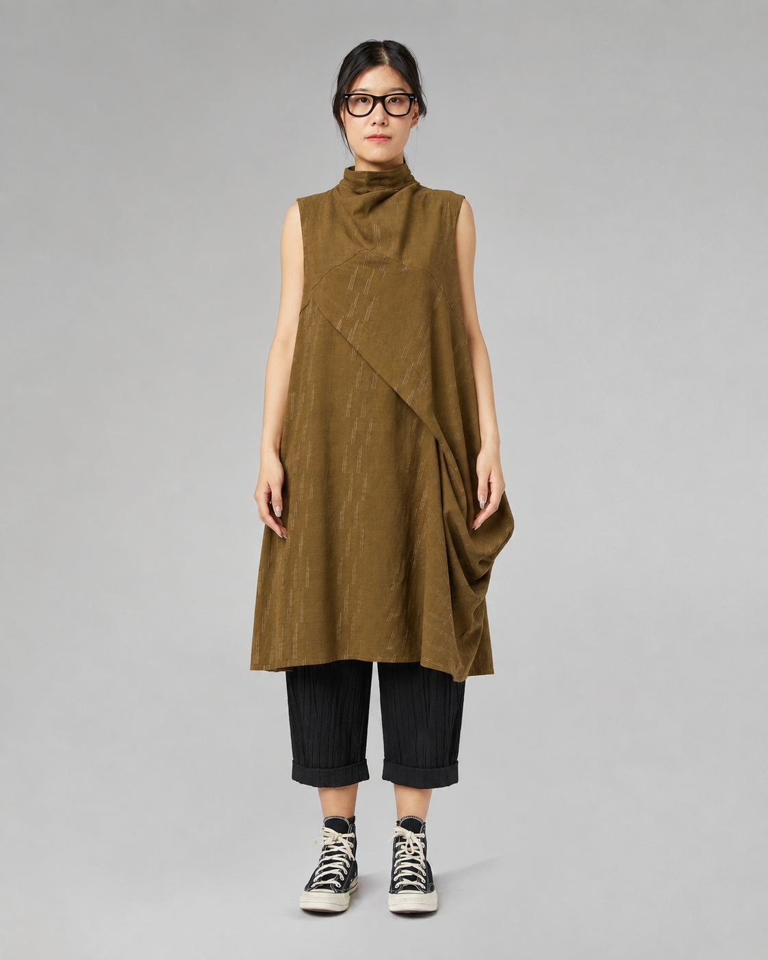 GEFORMTES DRAPEKLEID