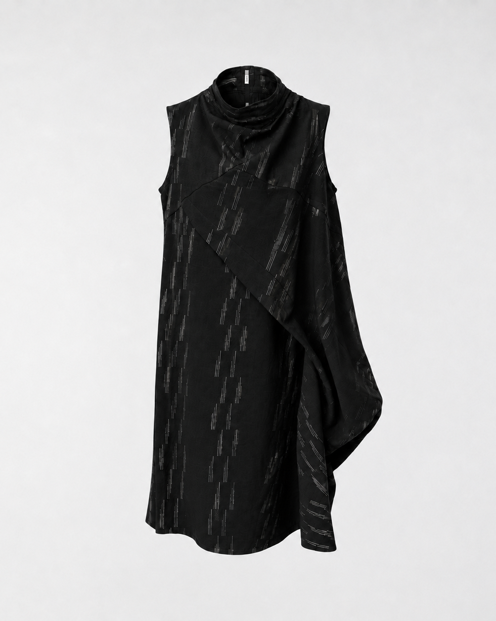 GEFORMTES DRAPEKLEID