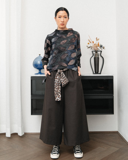 TROUSERS WITH PRINTED BELT