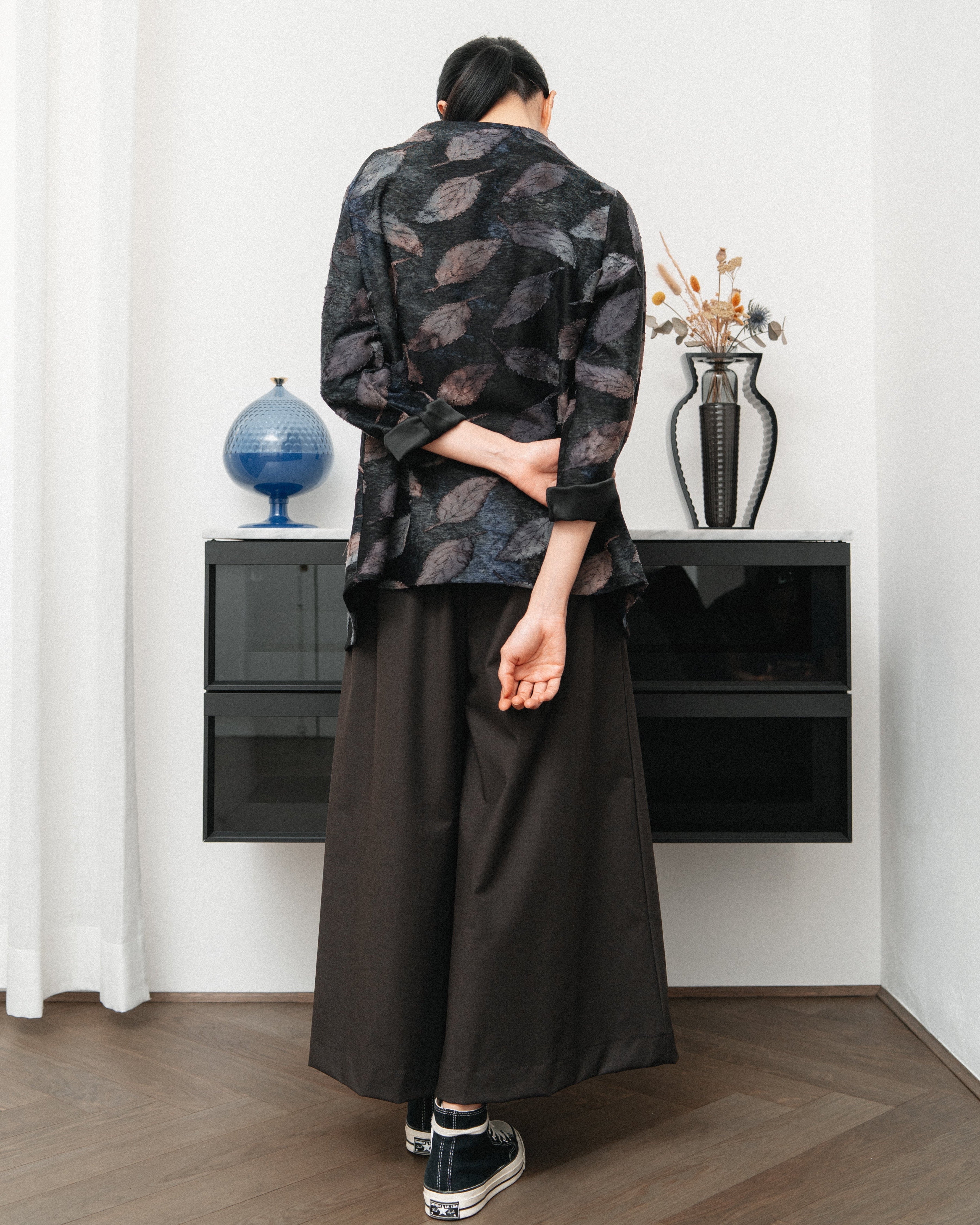 TROUSERS WITH PRINTED BELT