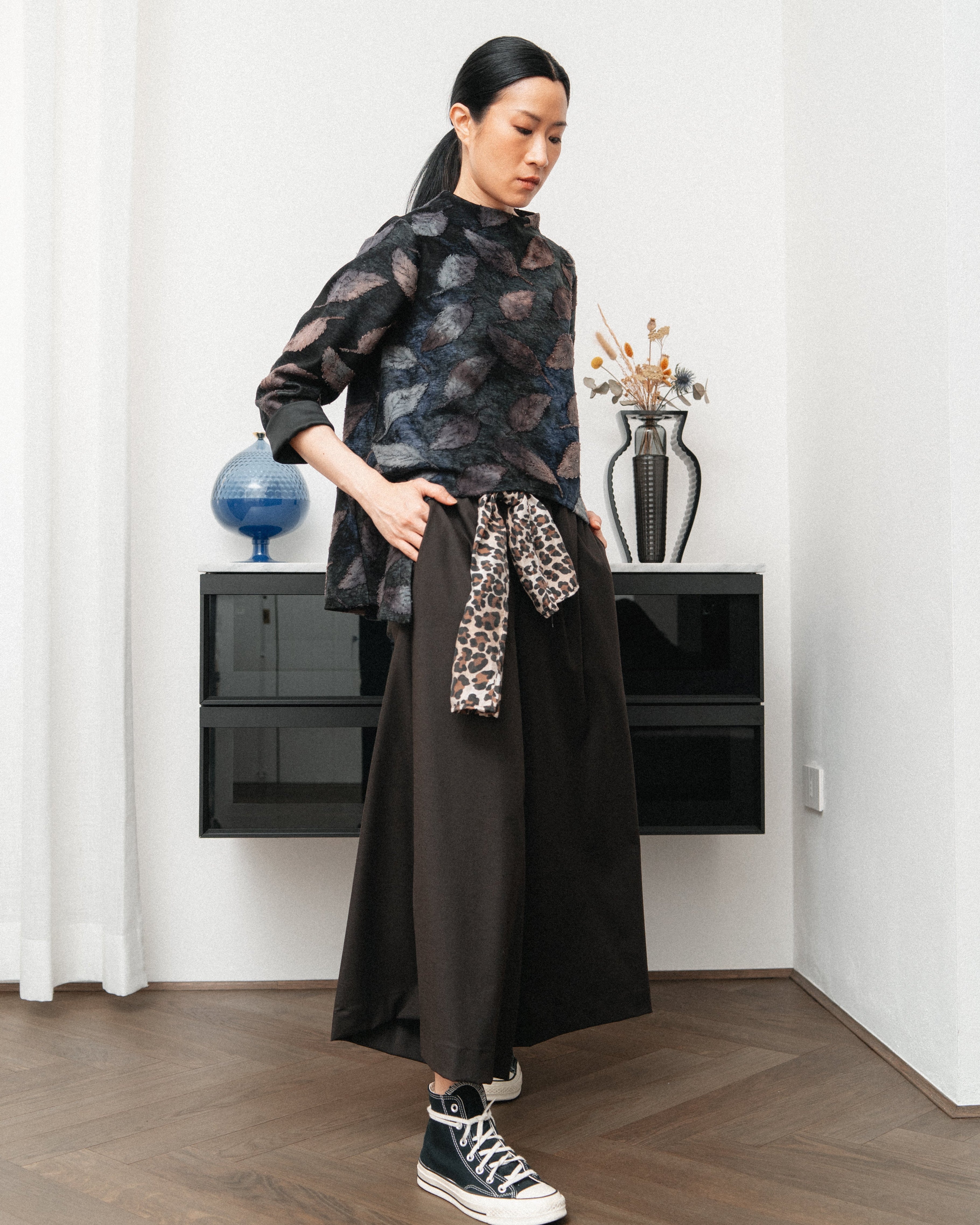 TROUSERS WITH PRINTED BELT
