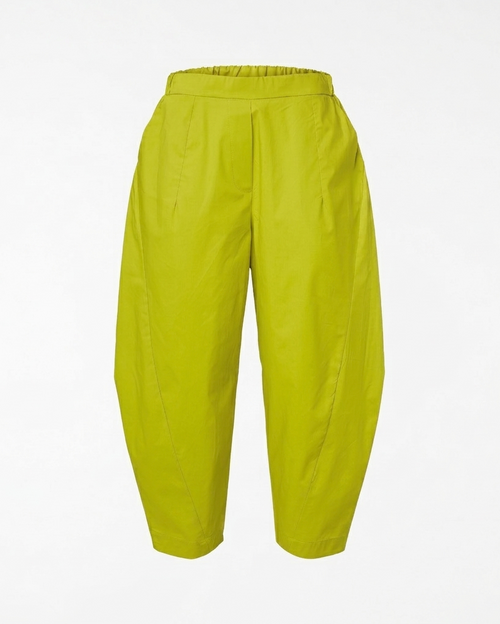 LE PANTALON SE RESSERRE A LA CHEVILLE