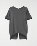 T-SHIRT EN MAILLOT AVEC FENTE AU DOS