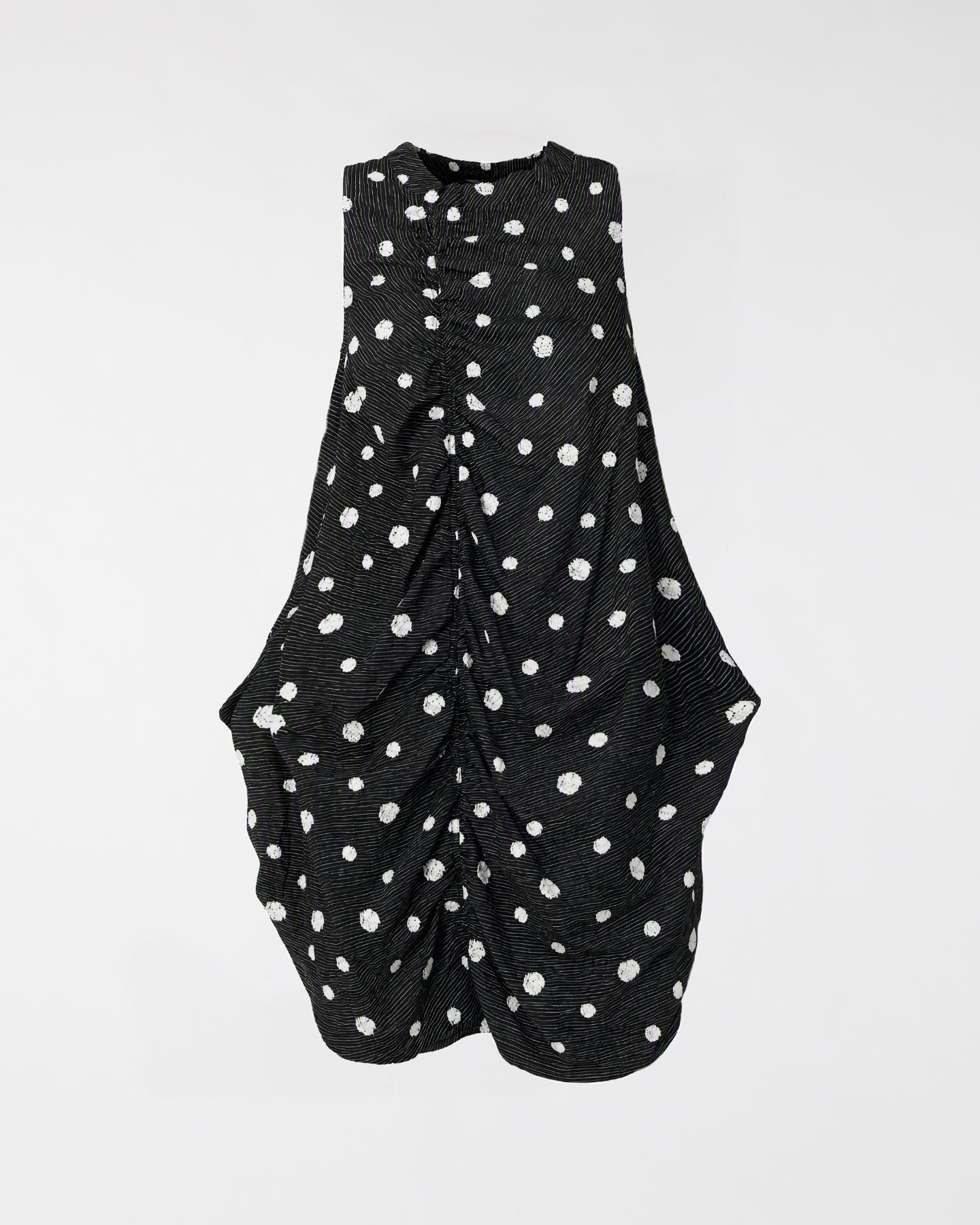 KLEID MIT POLKA DOTS-STICKEREI