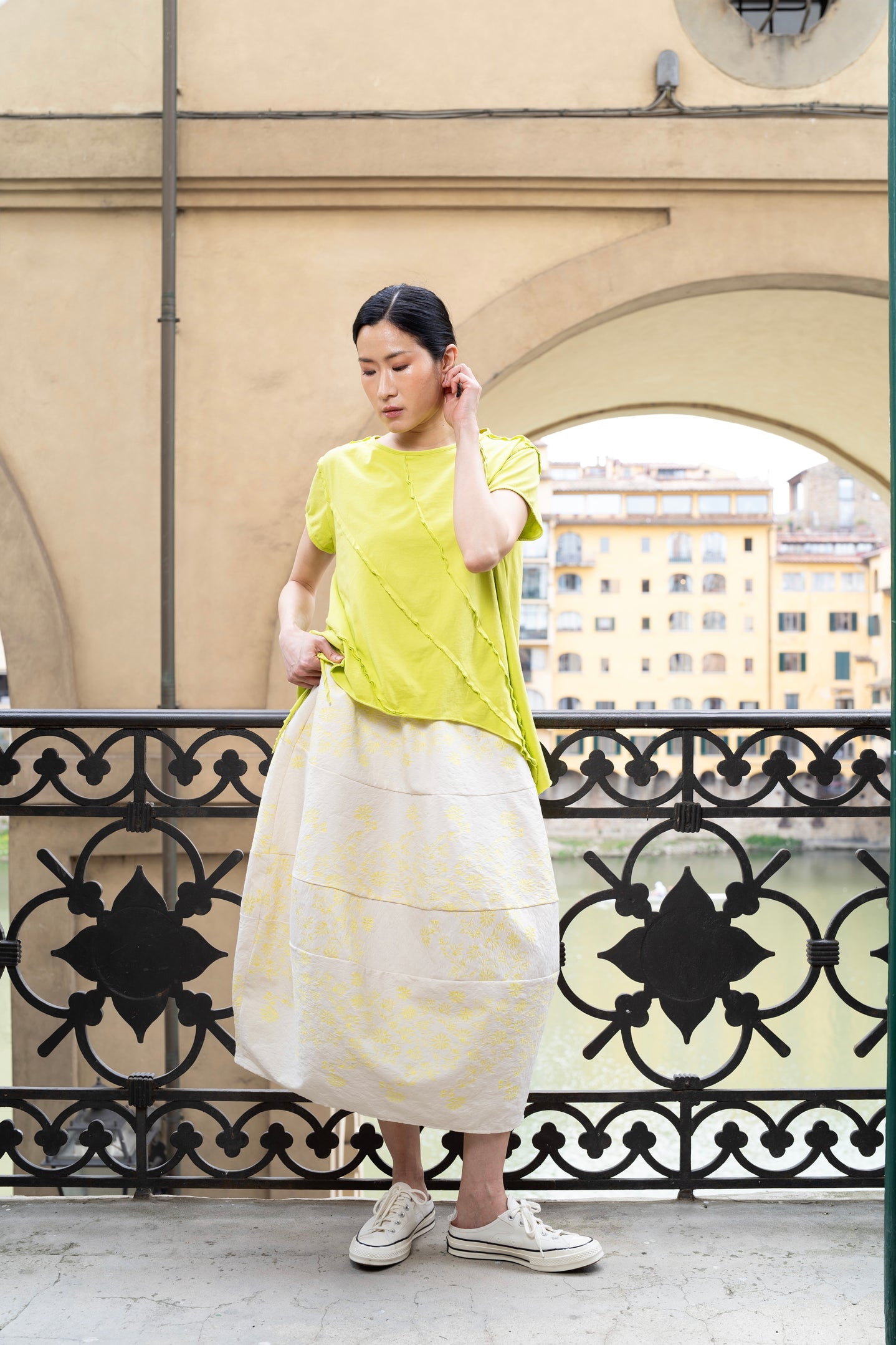 EXPOSED-SEAM T-SHIRT