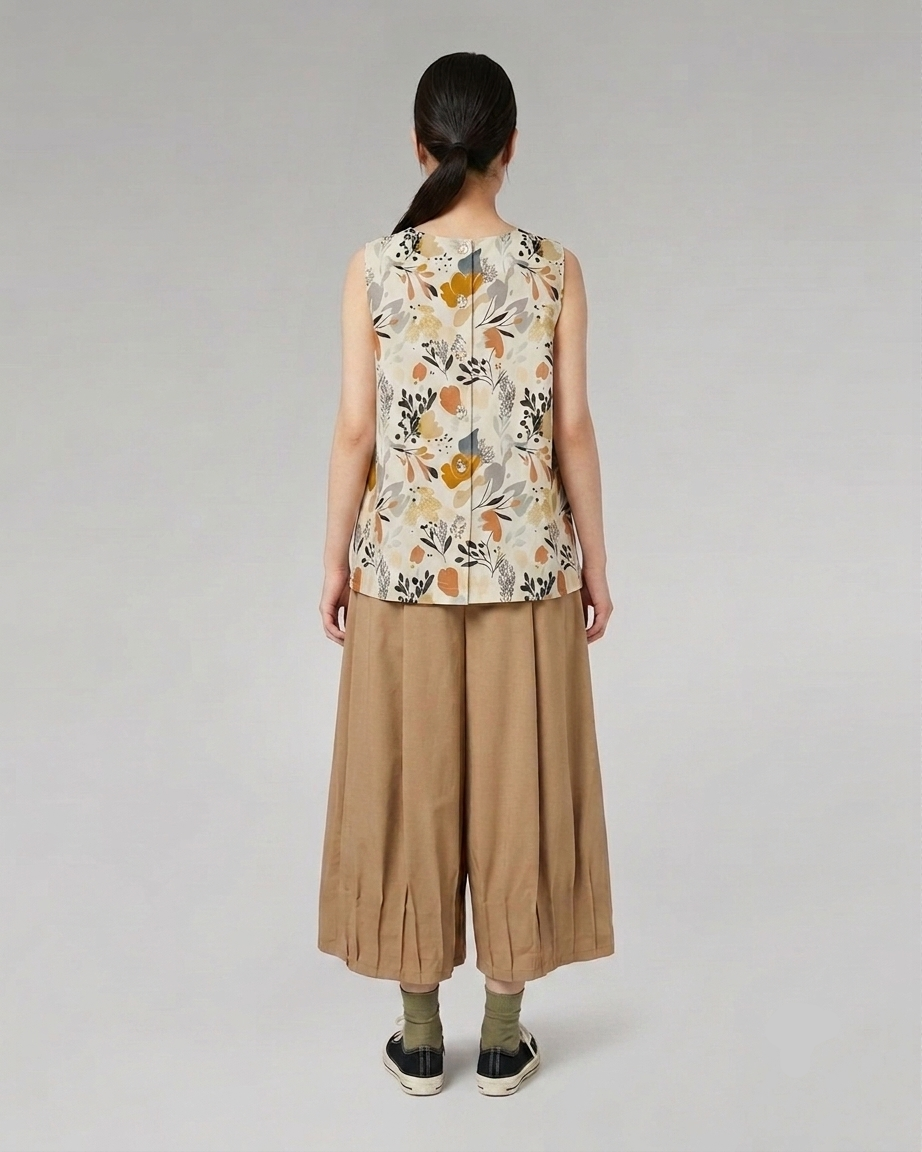 BACK FASTENING TOP WITH PRINT