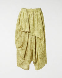 HOSE MIT KLEINGEDRUCKTEM