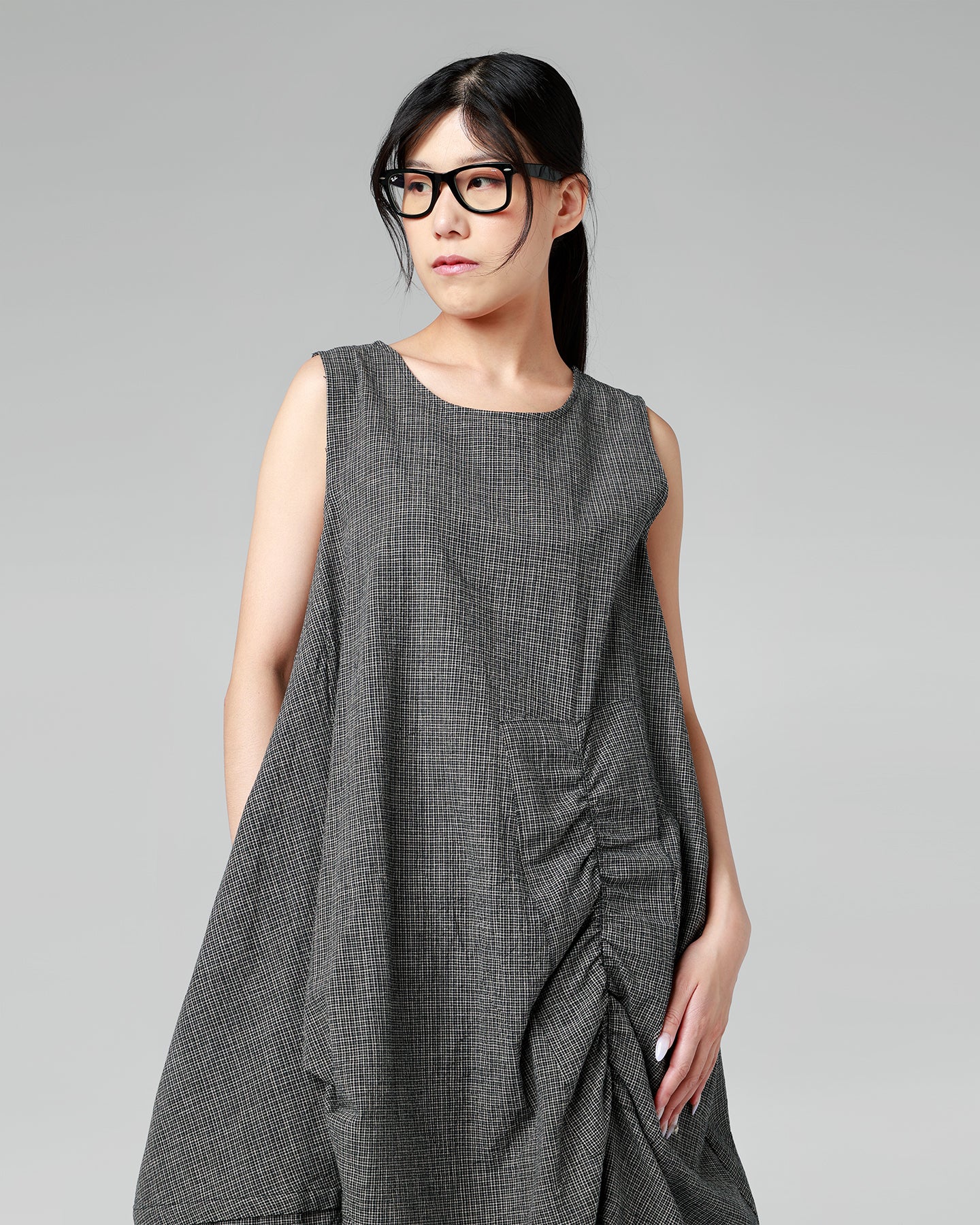 KLEID AUS MICRO HOUNDSTOOTH-STOFF