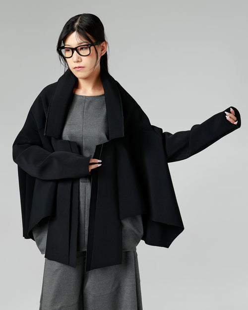 CHAQUETA DE NEOPRENO VANGUARDISTA