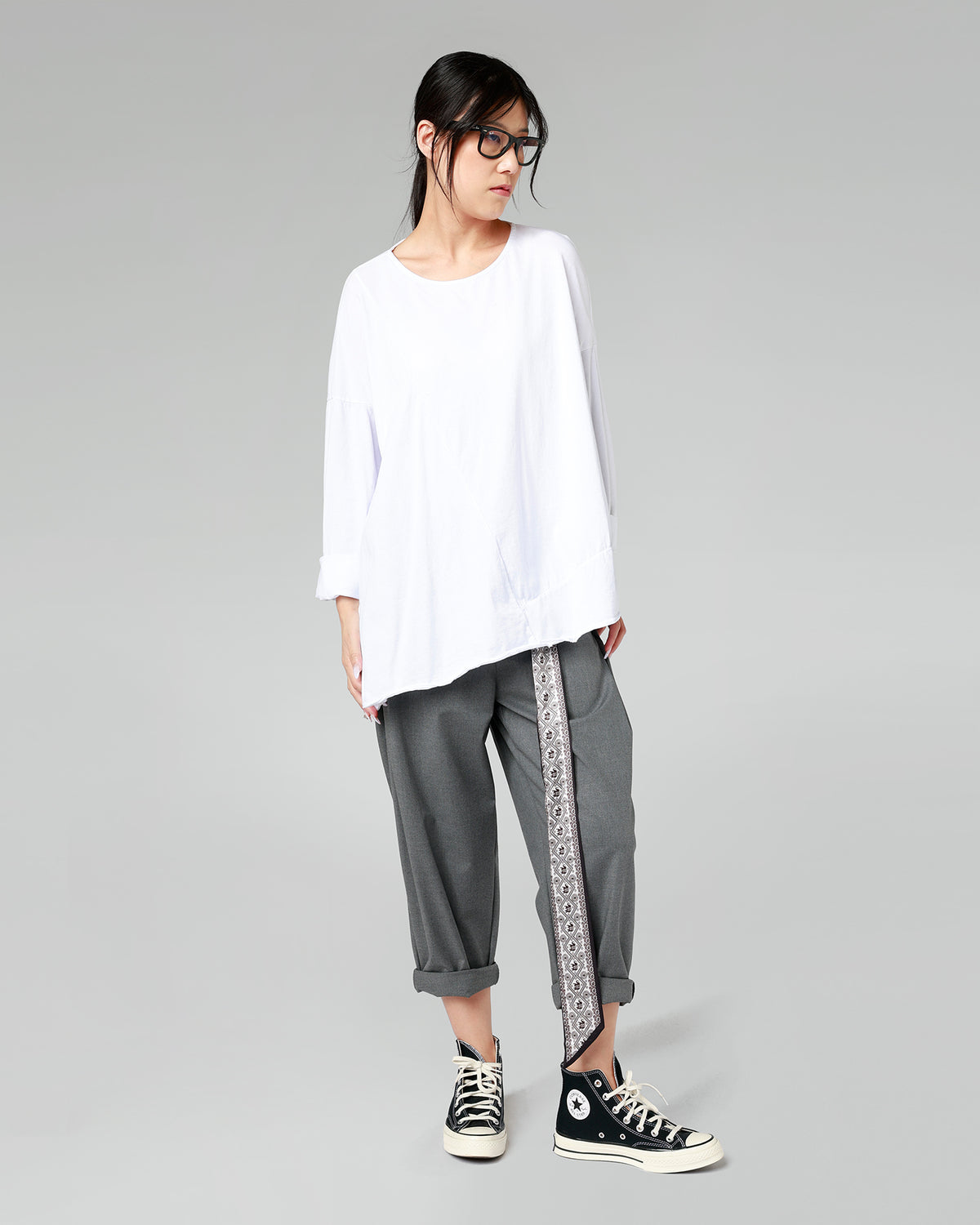 TROUSERS WITH PRINTED SCARF BELT