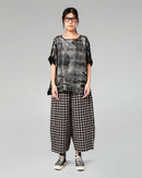 BLUSA ABSTRACTA GRIS POR CAPAS