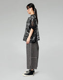 BLUSA ABSTRACTA GRIS POR CAPAS