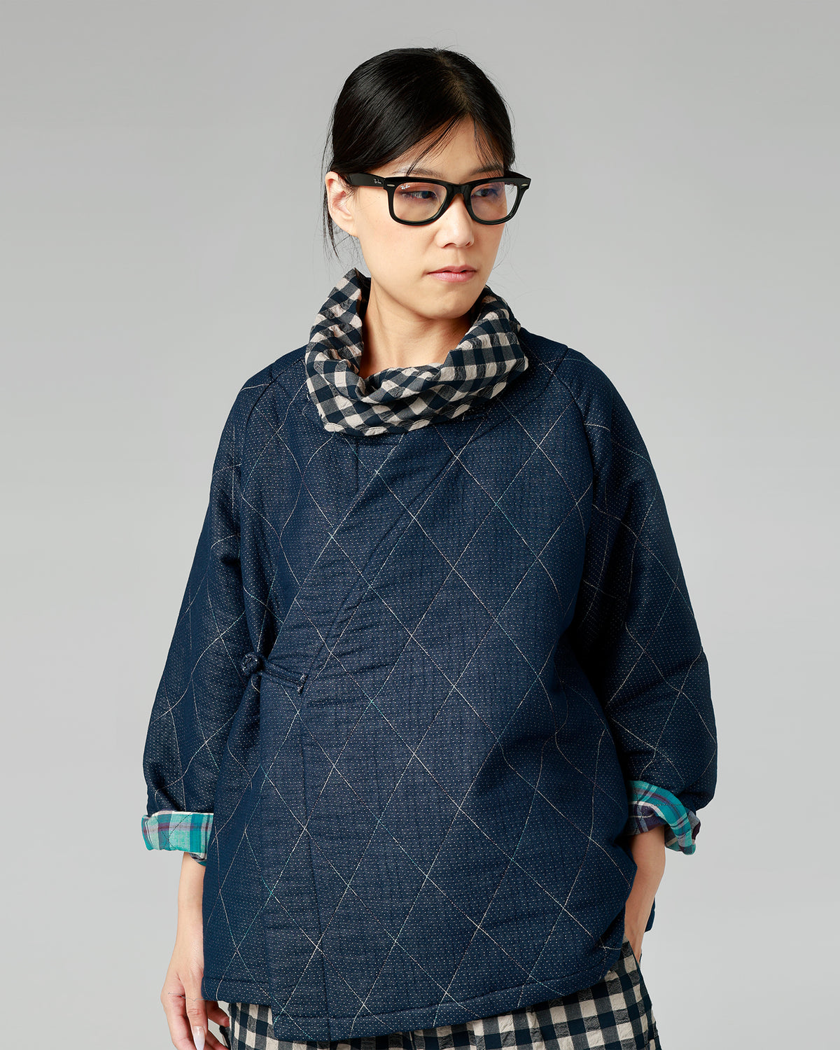 CAPPOTTO TRAPUNTATO CON CHIUSURA AD ALAMARI
