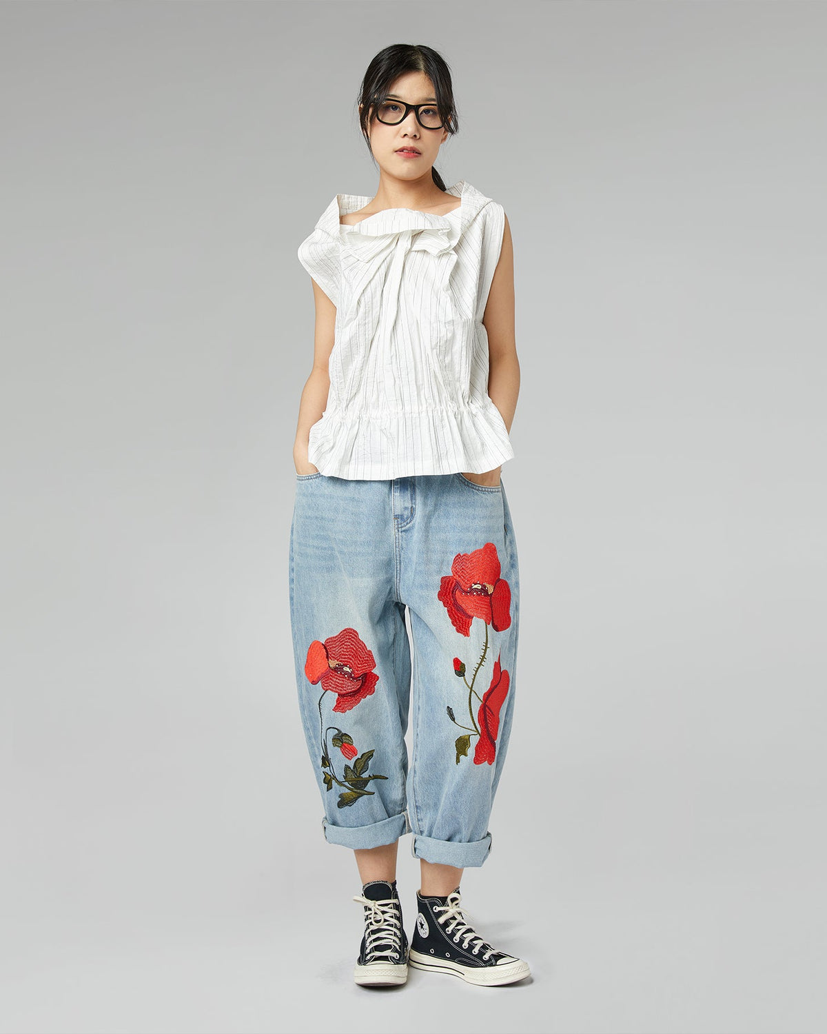 JEANS AVEC BRODERIE COQUELICOT
