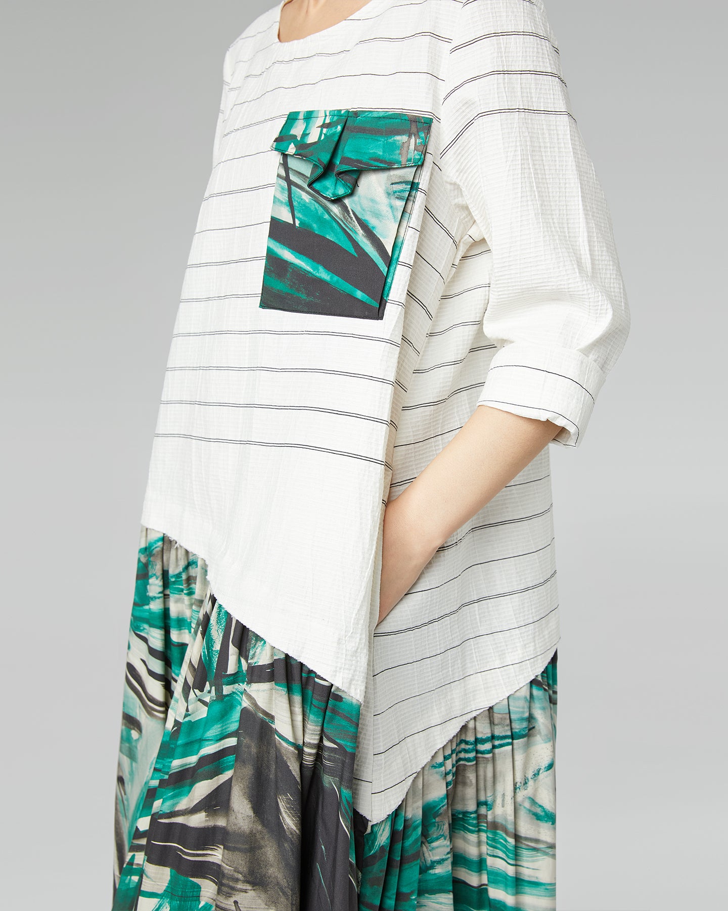 ROBE AVEC MOTIF TROPICAL