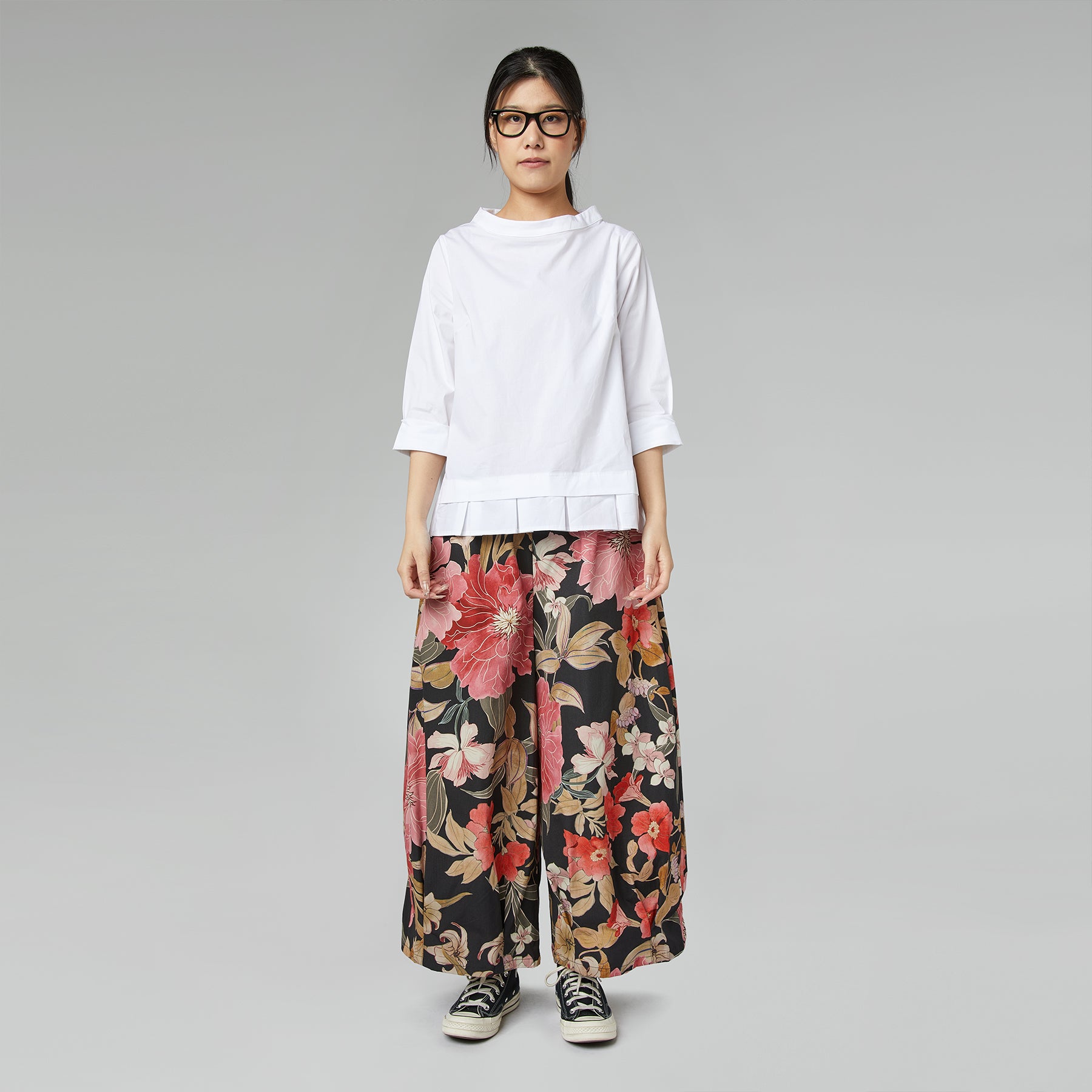 TROUSERS WITH PEONY PATTERN