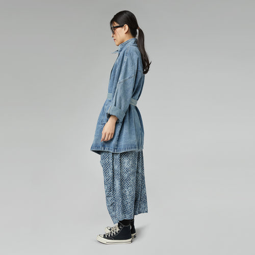 JEANSJACKE MIT GÜRTEL