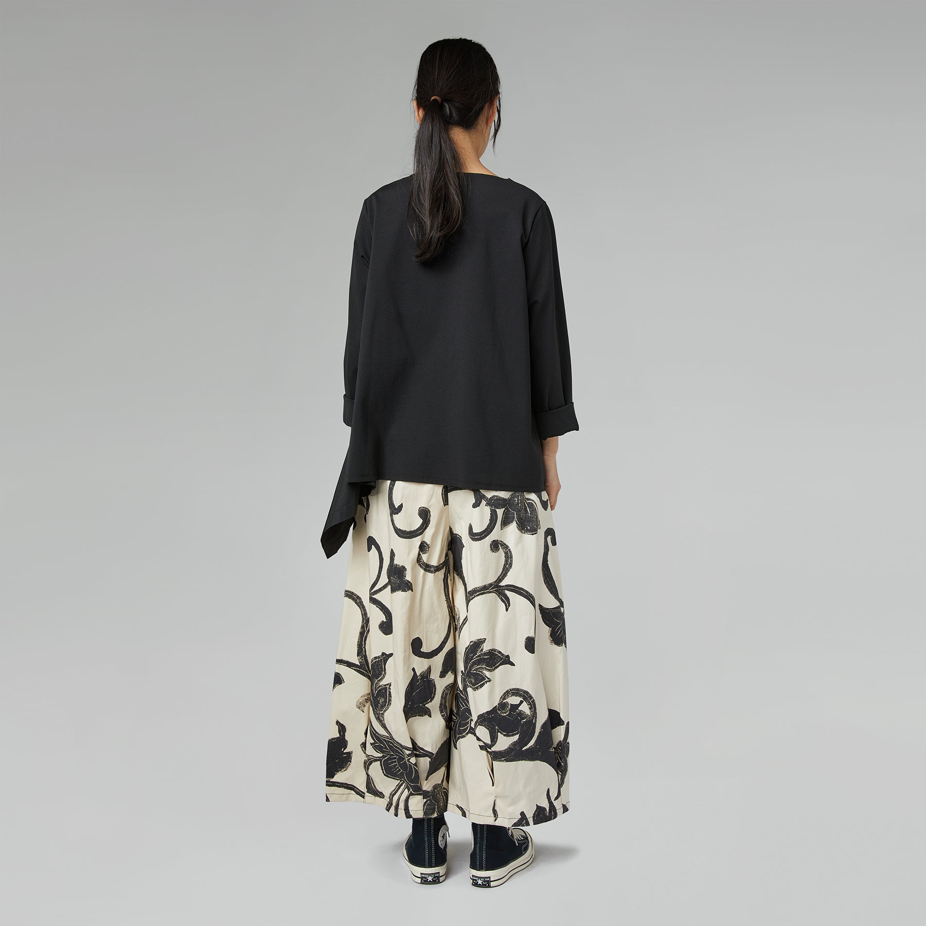 TROUSERS WITH STYLIZED PRINT