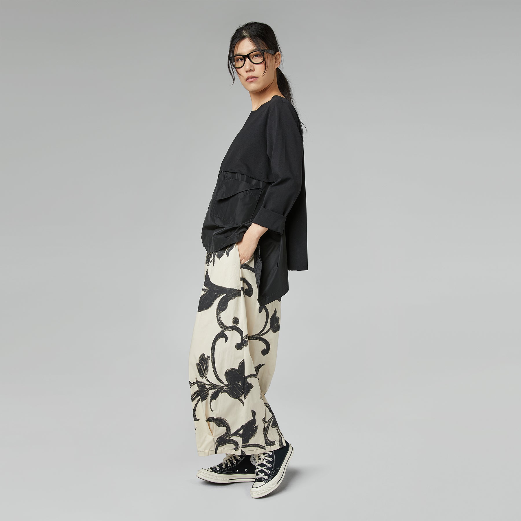 TROUSERS WITH STYLIZED PRINT