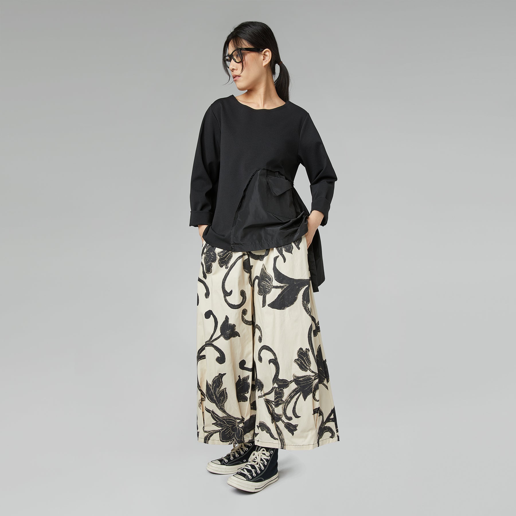 TROUSERS WITH STYLIZED PRINT