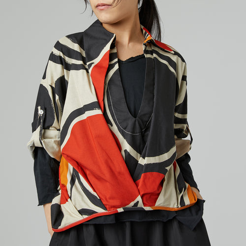 BUNTE, TIEFE BLUSE MIT V-AUSSCHNITT