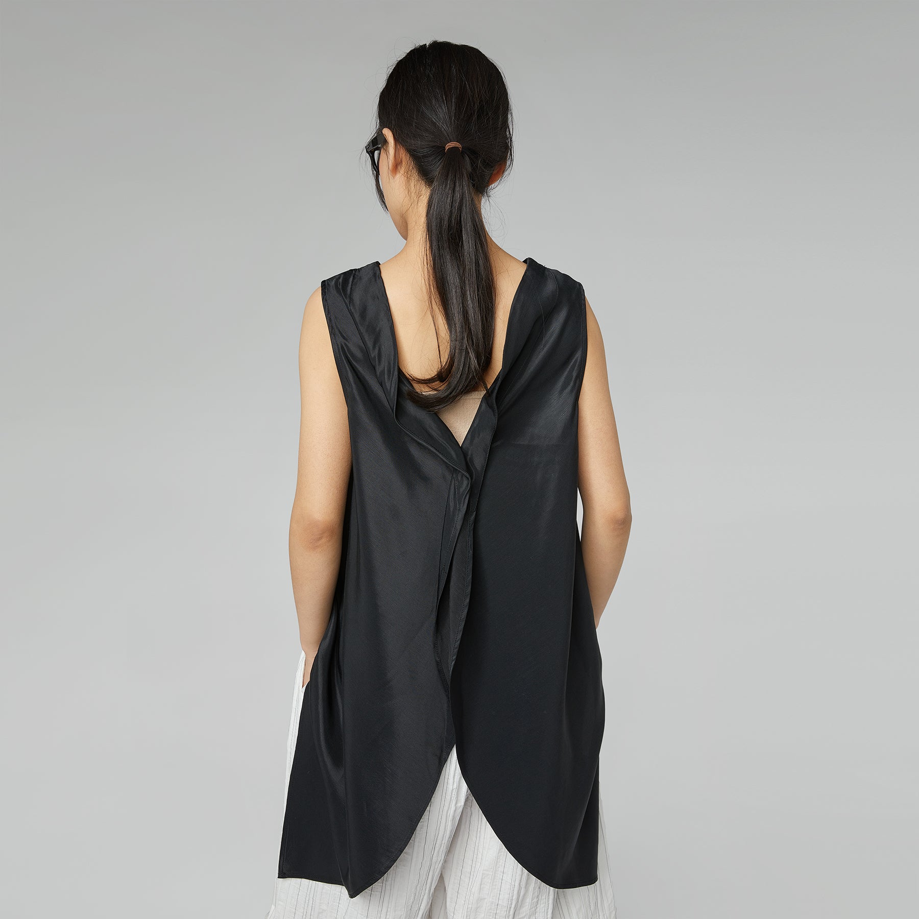 VISCOSE-LINEN SATIN SHELL TOP