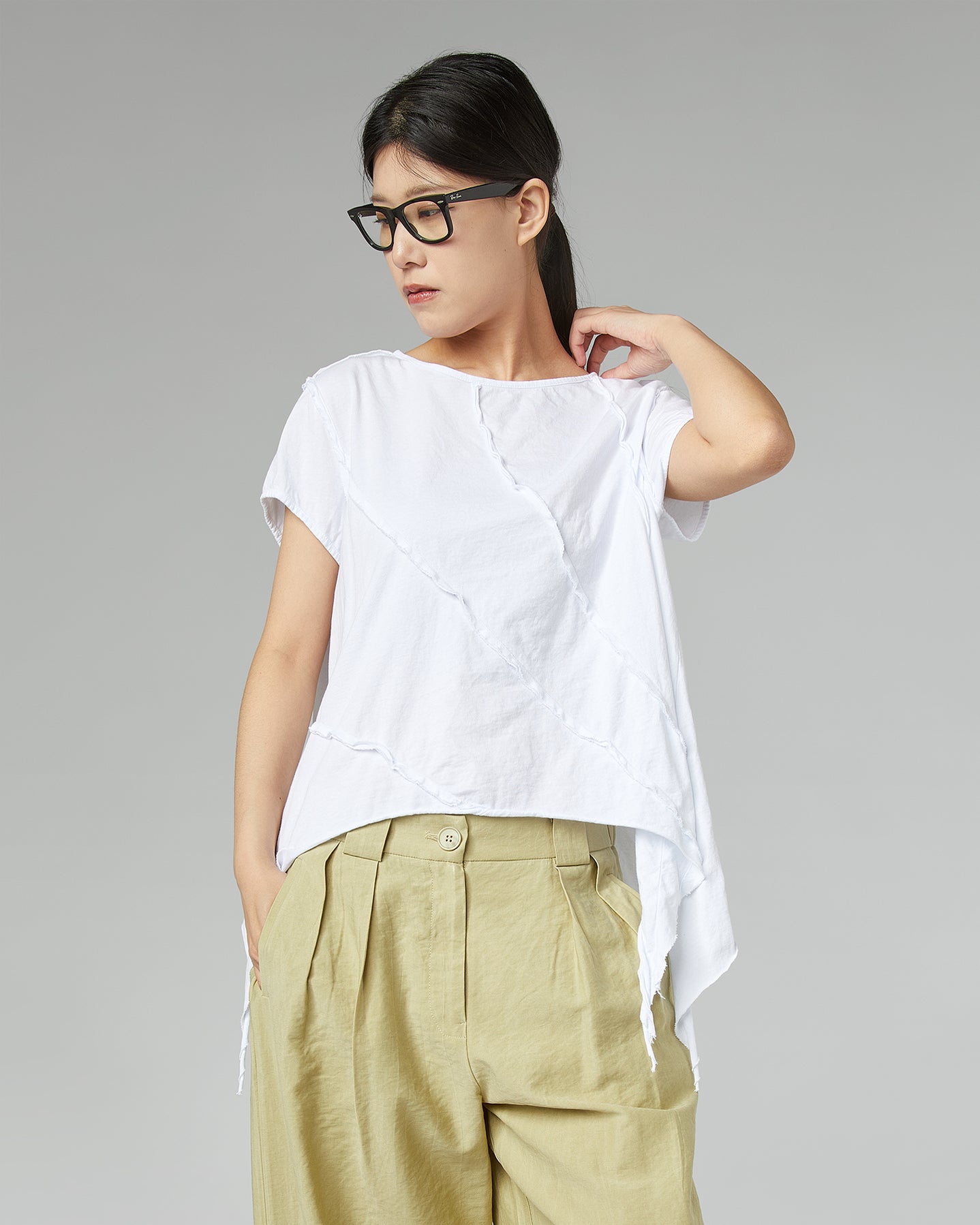 T-SHIRT CON CUCITURE A VISTA