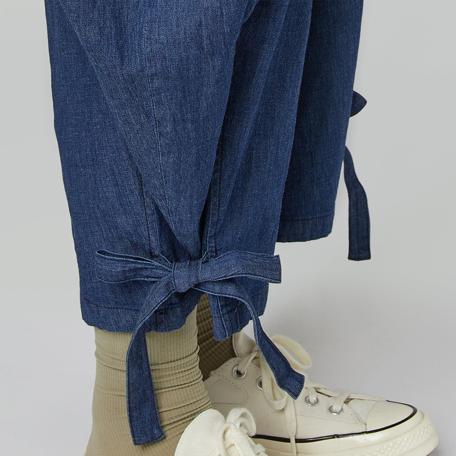 DENIM TROUSERS WITH RIBBON