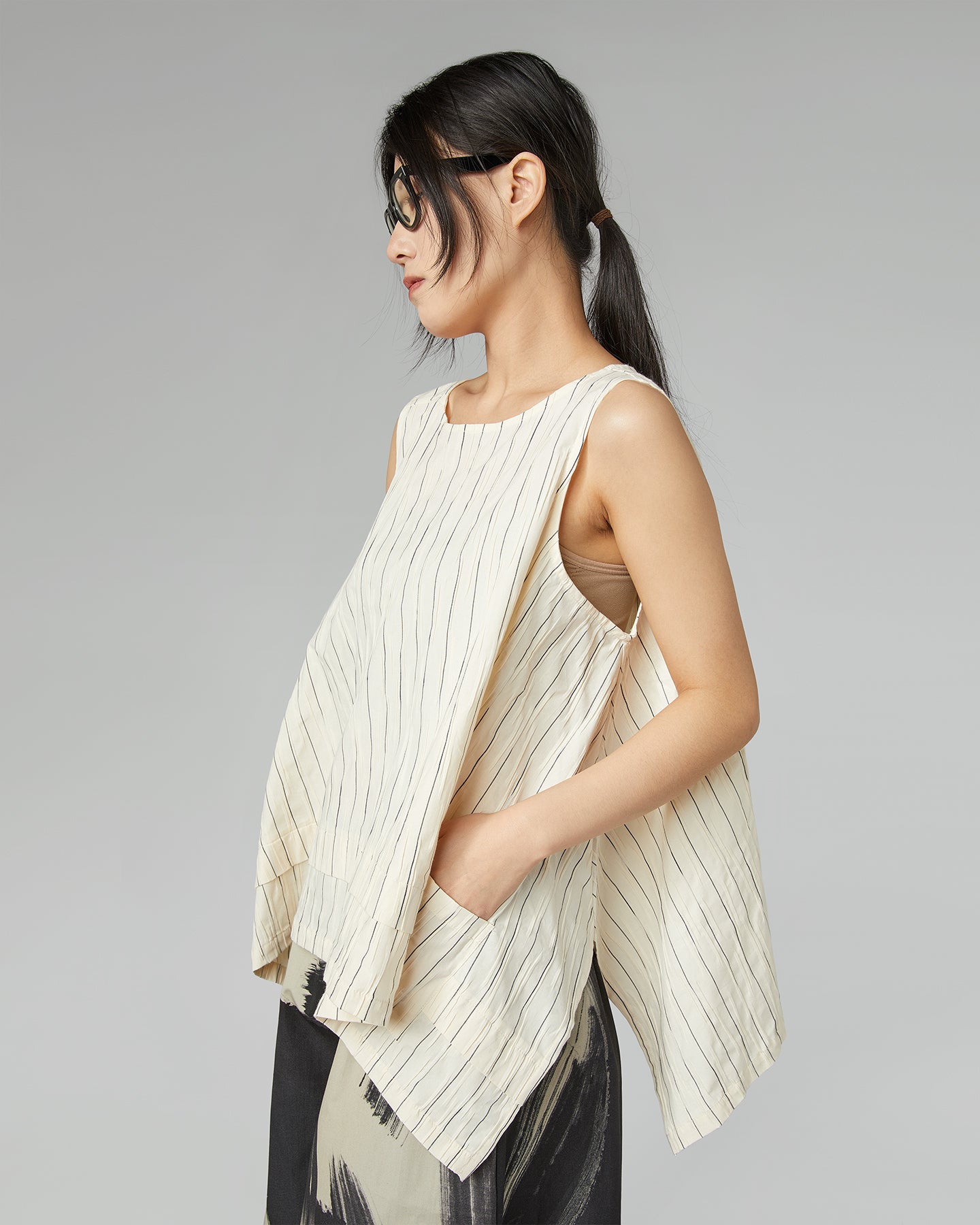 TOP WITH DETACHED PATTERN OFF WHITE